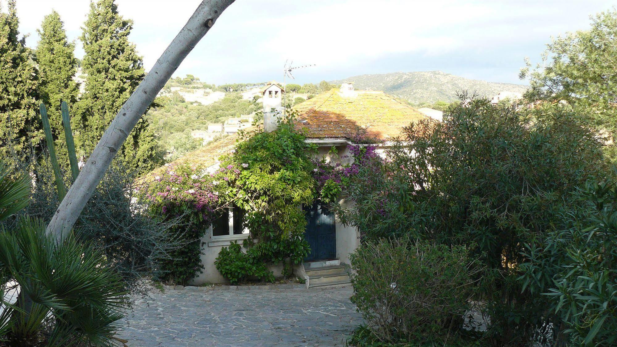 Hotel Paradis Bormes-les-Mimosas Exteriör bild